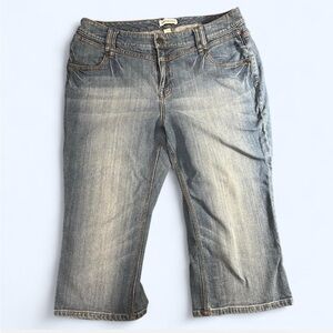 Vintage Venezia Y2K Capri Jeans with Rhinestone embellishments